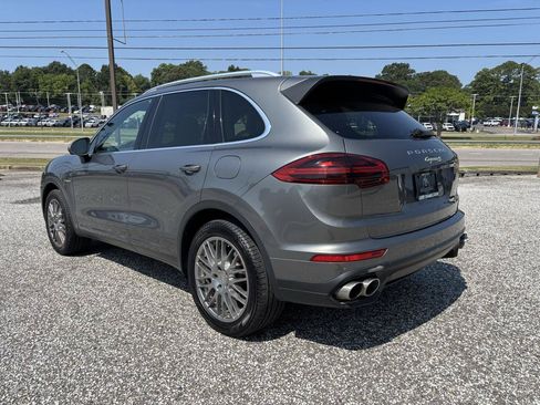 Used 2018 Porsche Cayenne S w/ Premium Package Plus AWD/4WD image 3