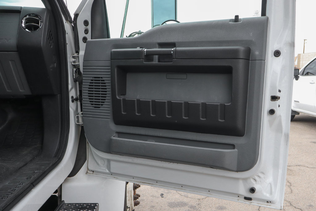 Used 2015 Ford F650 2WD Crew Cab Super Duty image 35