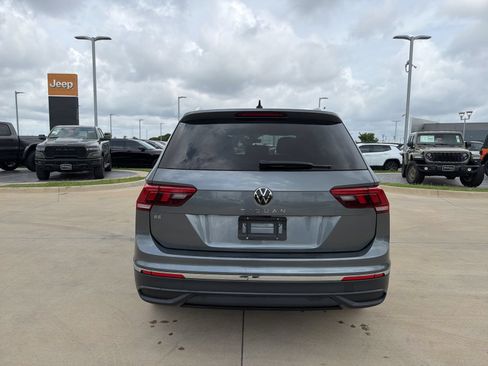 Used 2024 Volkswagen Tiguan SE FWD image 4