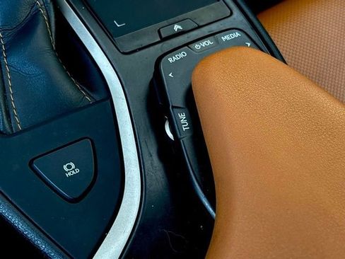 Used 2022 Lexus UX 200 w/ Premium Package image 21