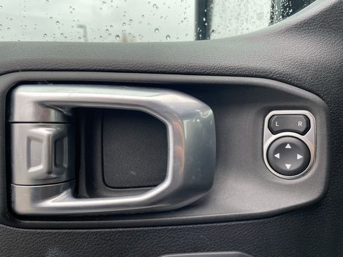 Used 2023 Jeep Gladiator Sport image 12