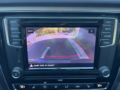 Used 2017 Volkswagen Passat 1.8T SE FWD image 24