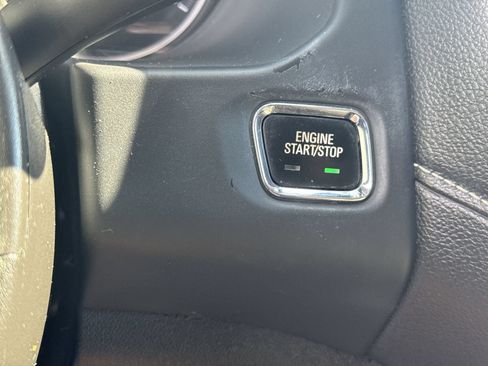 Used 2021 GMC Acadia SLE w/ Driver Convenience Package FWD image 17