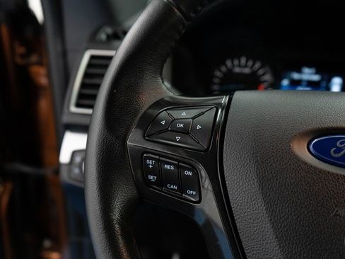 Used 2017 Ford Explorer XLT image 22