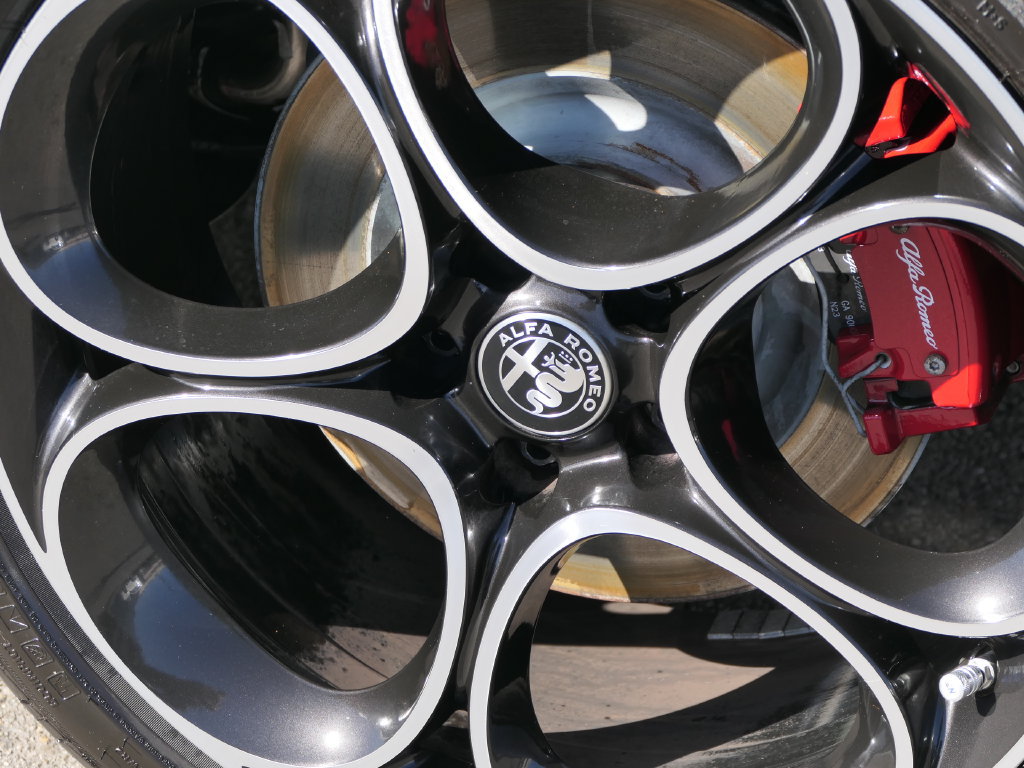 Used 2024 Alfa Romeo Giulia Veloce RWD image 10