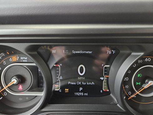 Used 2024 Jeep Wrangler Unlimited Sahara AWD/4WD image 21