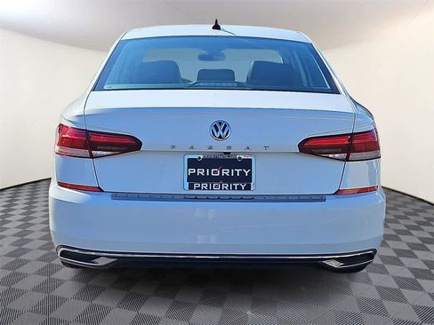 Used 2022 Volkswagen Passat 2.0T SE image 5