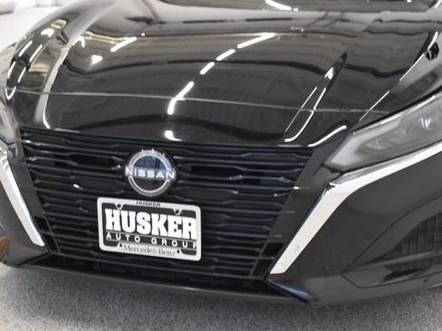 Used 2025 Nissan Altima 2.5 SV FWD image 14