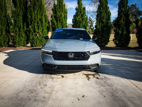 Used 2023 Honda Accord Sport image 3