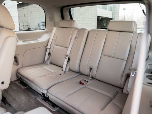 Used 2011 GMC Yukon SLT w/ SLT Chrome Package image 36