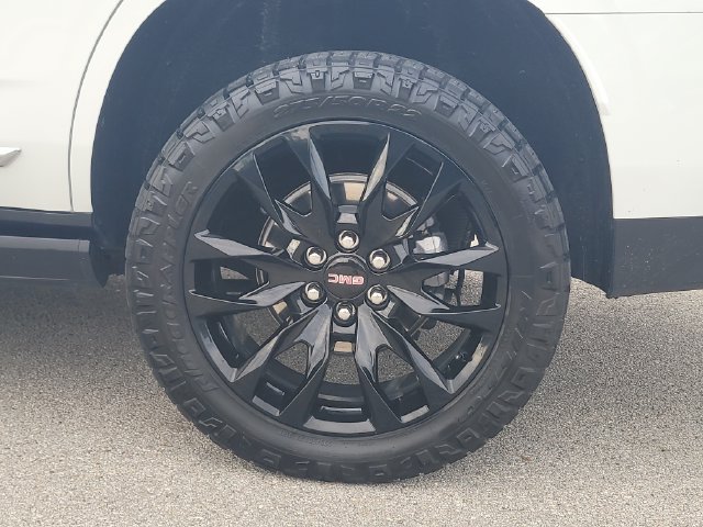 Used 2024 GMC Yukon Denali w/ Denali Reserve Package AWD/4WD image 8