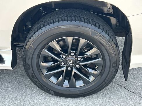Used 2022 Lexus GX 460 Premium w/ Premium Package AWD/4WD image 17