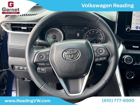 Used 2023 Toyota Venza LE AWD/4WD image 14