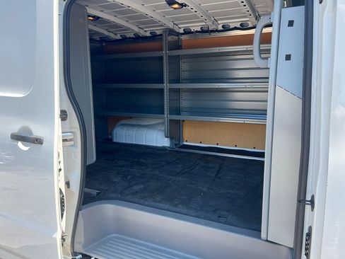 Used 2019 Nissan NV 2500 SV RWD image 18