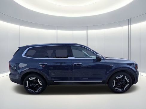 Used 2023 Kia Telluride S w/ S Sunroof Package FWD image 3