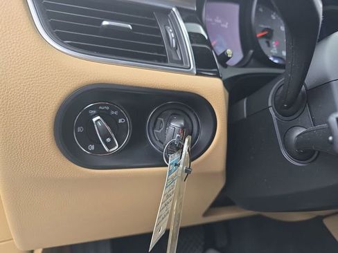 Used 2018 Porsche Macan S image 39