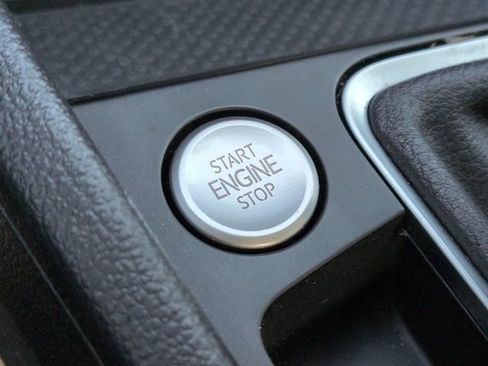 Used 2025 Volkswagen Jetta SE FWD image 26
