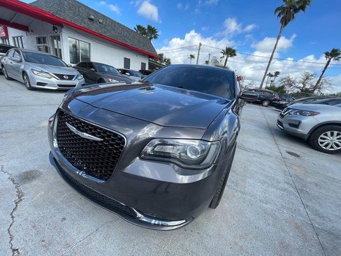 Used 2019 Chrysler 300 S AWD/4WD image 9