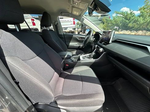 Used 2024 Toyota RAV4 LE AWD/4WD image 31