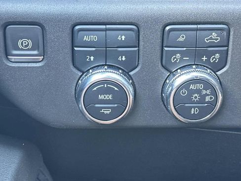 Used 2024 GMC Sierra 1500 SLT w/ SLT Premium Plus Package AWD/4WD image 24