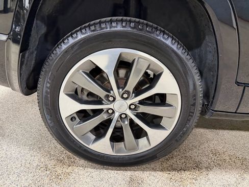 Used 2019 Jeep Cherokee Overland w/ Technology Group image 67