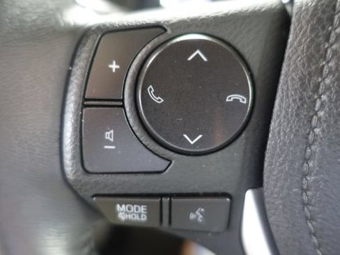 Used 2018 Toyota Corolla XSE FWD image 13