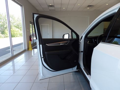 Used 2025 Cadillac XT6 Luxury AWD/4WD image 10