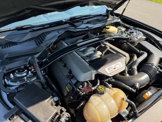 Used 2015 Ford Mustang GT Premium RWD image 27