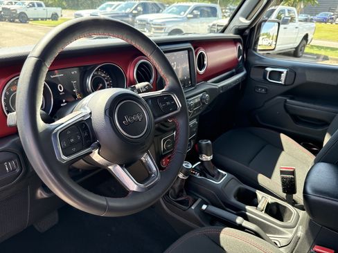 Used 2023 Jeep Wrangler Unlimited Rubicon AWD/4WD image 21