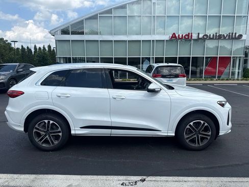 Used 2025 Audi Q5 Premium w/ Convenience Package AWD/4WD image 3