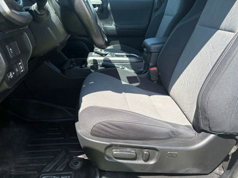 Used 2021 Toyota Tacoma SR5 AWD/4WD image 9