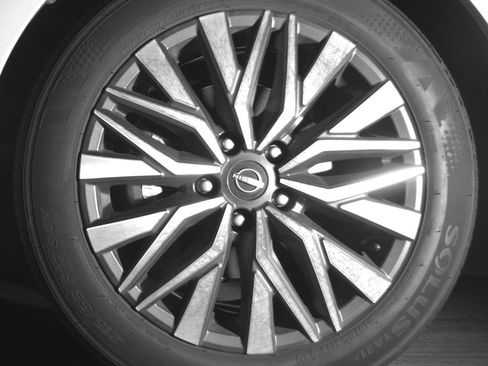 Used 2025 Nissan Altima 2.5 SV FWD image 12