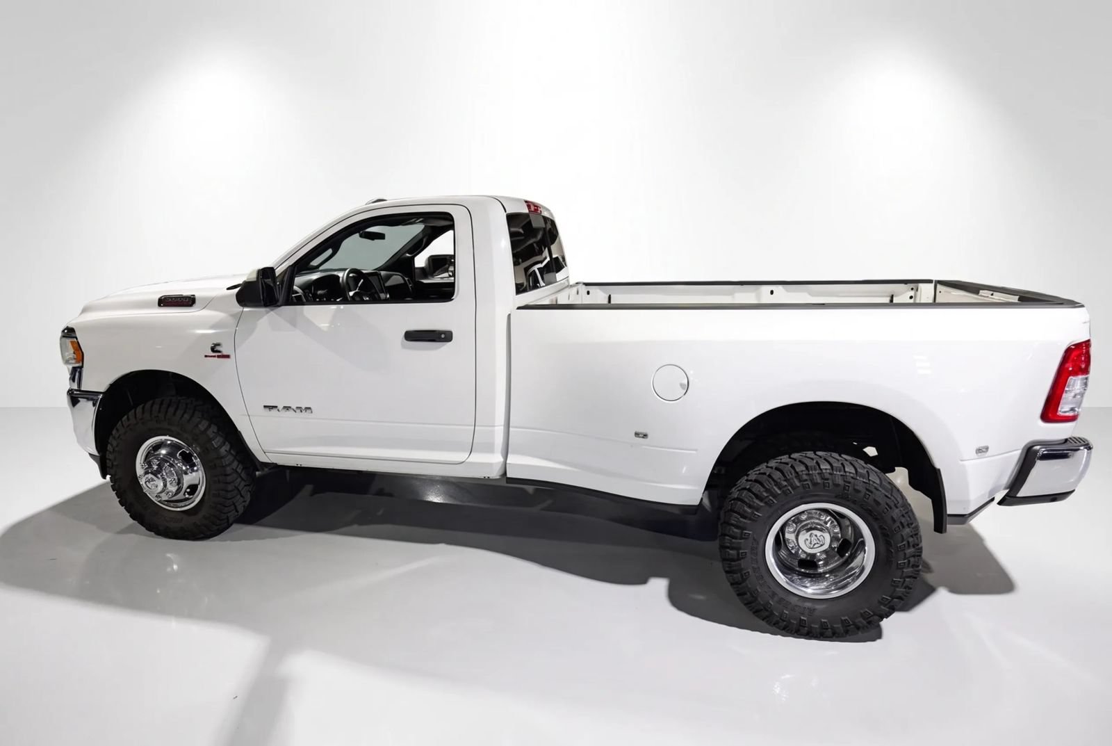 Used 2021 RAM 3500 Tradesman w/ Chrome Appearance Group AWD/4WD image 3