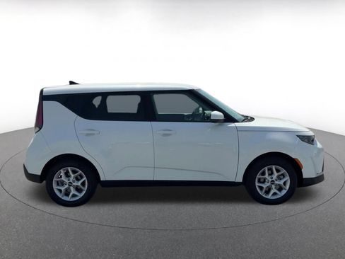 Used 2025 Kia Soul LX w/ LX Technology Package FWD image 16