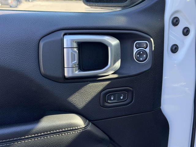Used 2018 Jeep Wrangler Unlimited Sahara AWD/4WD image 11