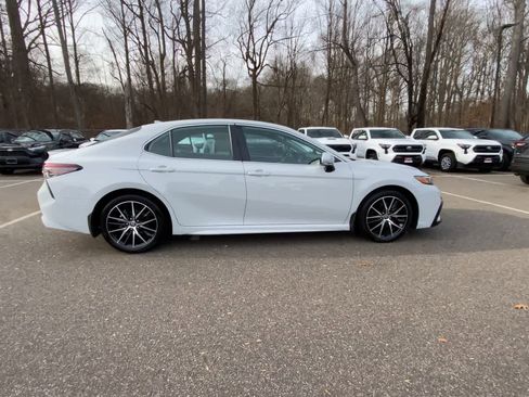 Used 2023 Toyota Camry SE image 17