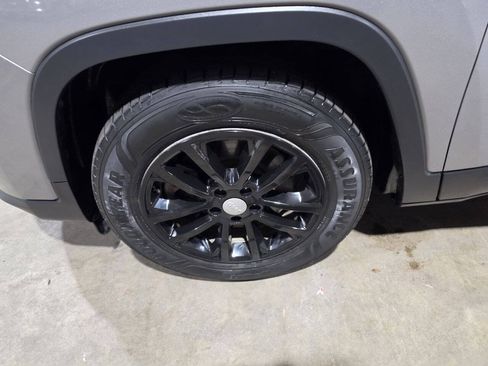 Used 2019 Jeep Cherokee Latitude w/ Popular Appearance Group FWD image 22