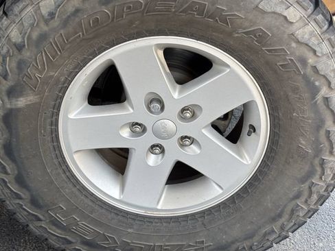 Used 2018 Jeep Wrangler Sport AWD/4WD image 9