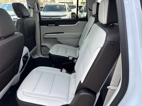 New 2026 GMC Acadia Denali w/ Super Cruise Package image 18