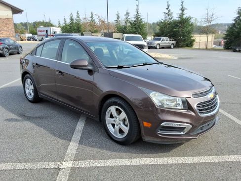 Used 2015 Chevrolet Cruze LT w/ Technology Package image 3