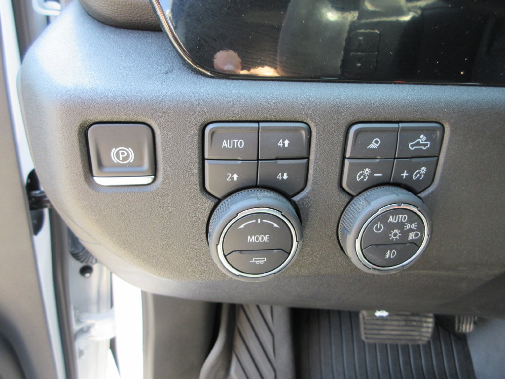Certified 2025 Chevrolet Silverado 1500 LTZ AWD/4WD image 28