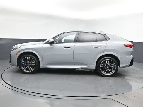 Used 2025 BMW X2 xDrive28i AWD/4WD image 4