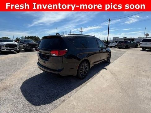 Used 2019 Chrysler Pacifica Touring-L Plus w/ Advanced Safetytec Group image 3