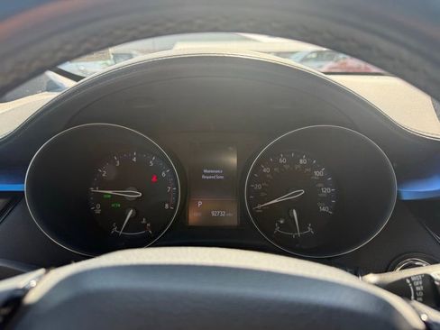 Used 2019 Toyota C-HR XLE FWD image 12