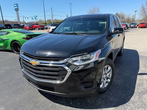 Used 2021 Chevrolet Traverse LS image 2