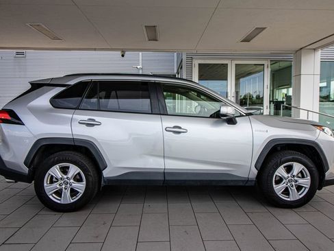 Used 2019 Toyota RAV4 XLE AWD/4WD image 3