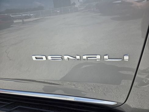 Used 2024 GMC Yukon Denali w/ Advanced Technology Package AWD/4WD image 4