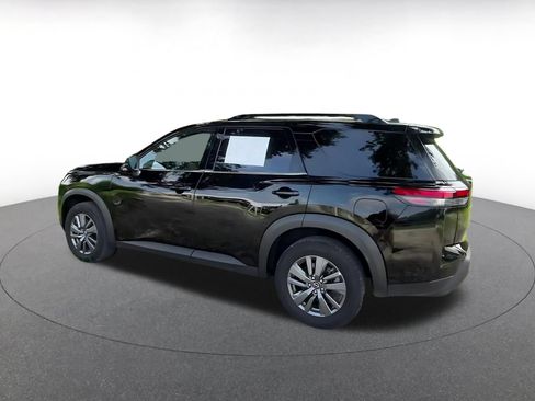 Used 2025 Nissan Pathfinder SV AWD/4WD image 10