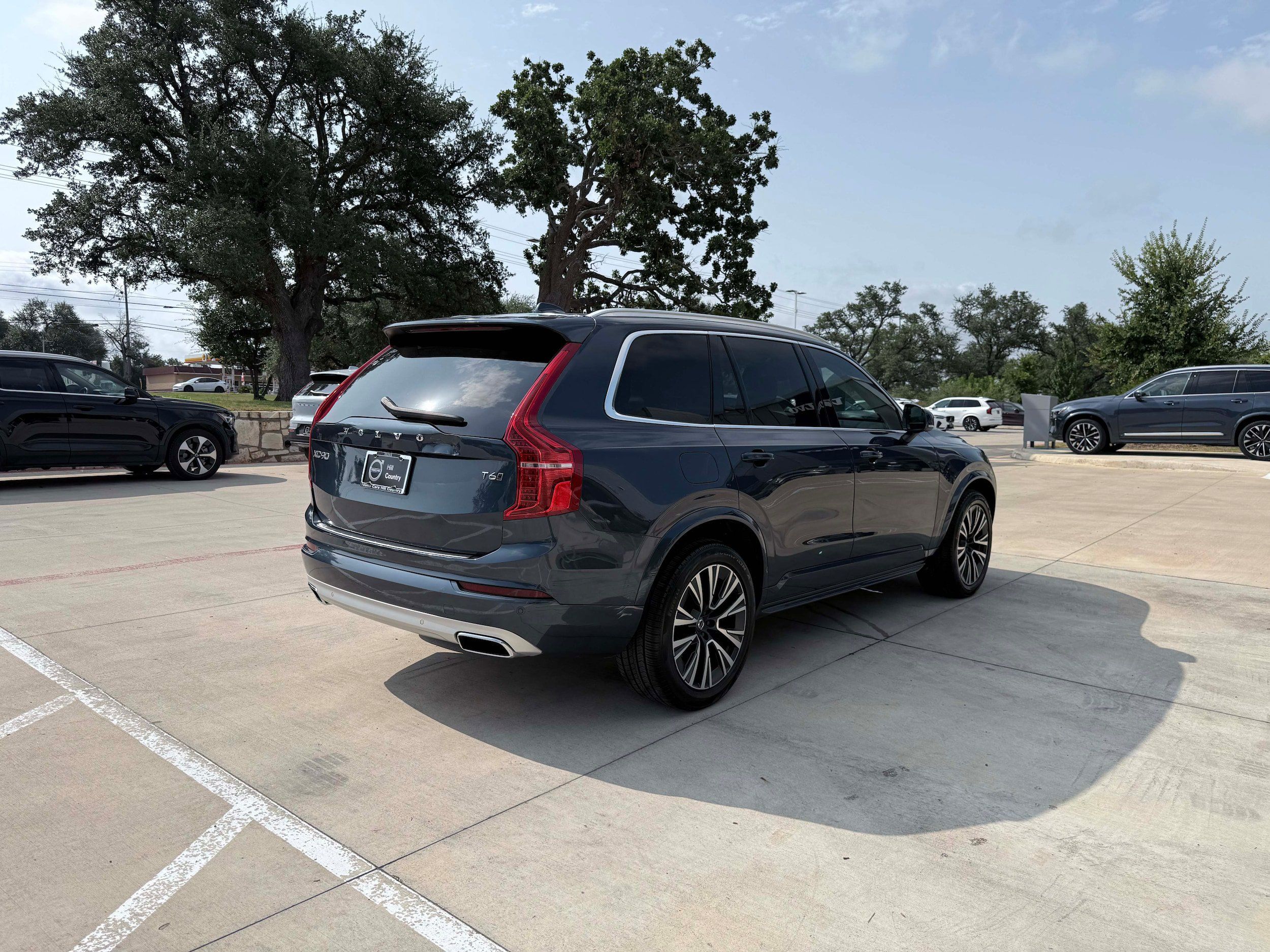 Used 2021 Volvo XC90 T6 Momentum w/ Protection Package Premier AWD/4WD image 6