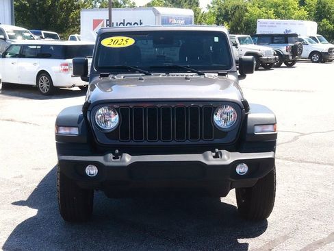 Used 2025 Jeep Wrangler Unlimited Sport AWD/4WD image 2